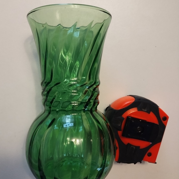 Vintage Indiana Glass ILLUSIONS Pattern GREEN Optic with 3 Rings Design Vase - Picture 7 of 8